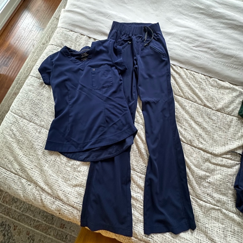 Scrub set